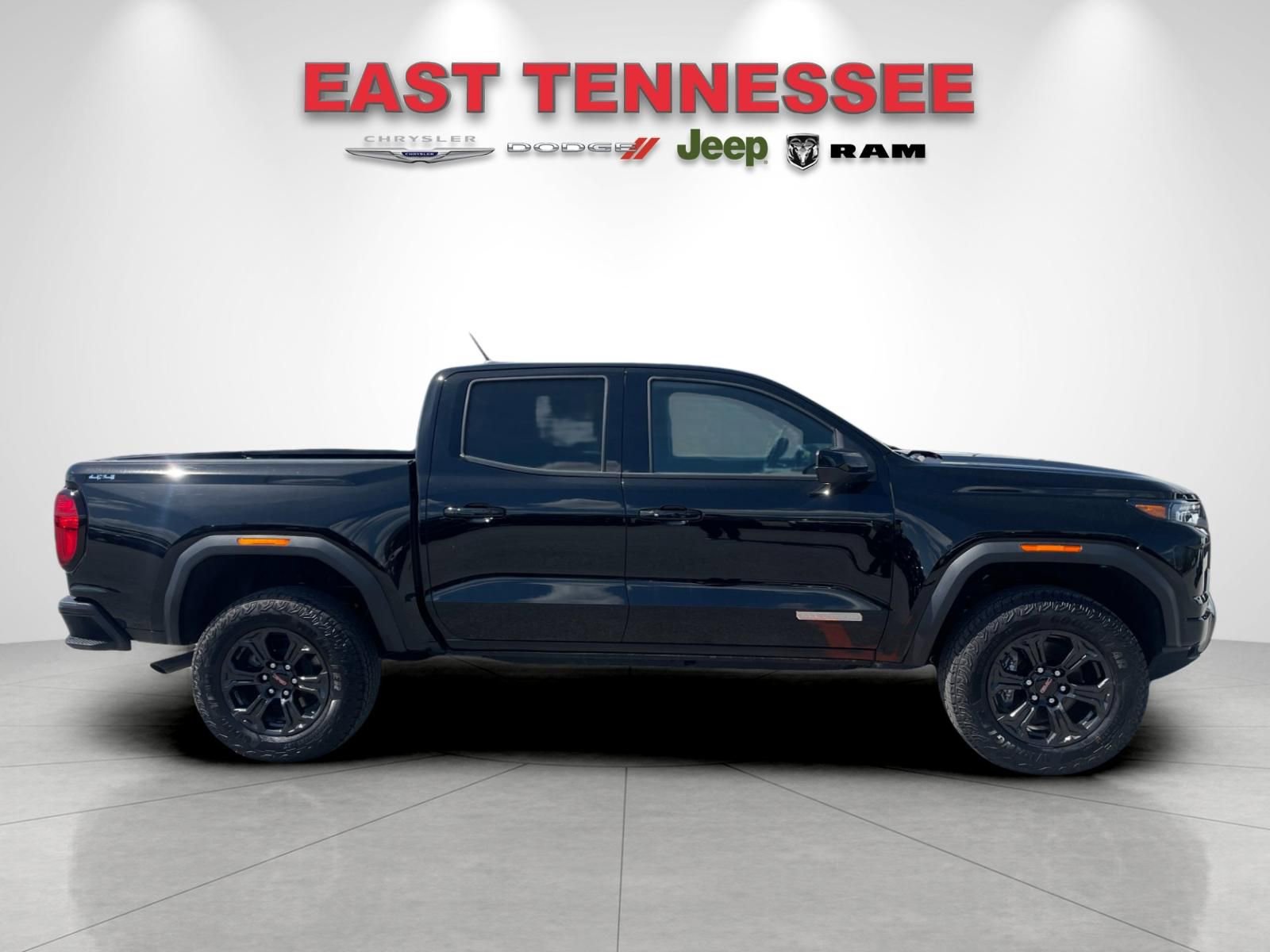 Used 2025 GMC Canyon Elevation image 2