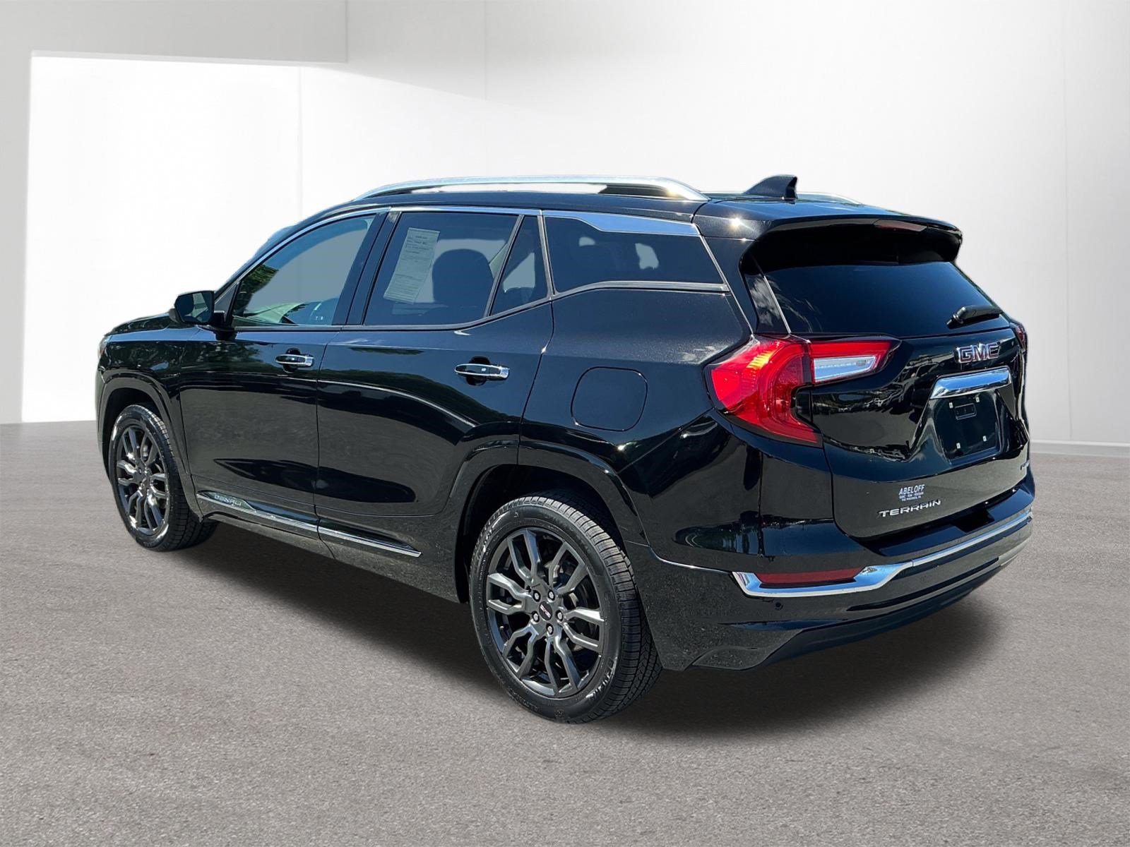 Used 2023 GMC Terrain Denali w/ Black Diamond Edition AWD/4WD image 5