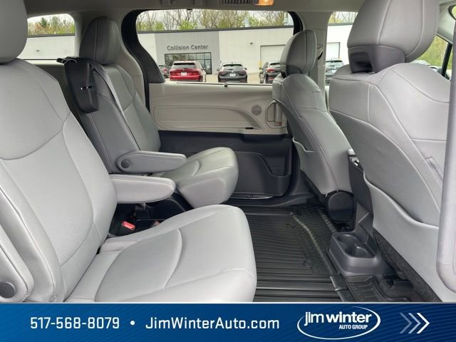 Used 2024 Toyota Sienna XLE FWD image 17