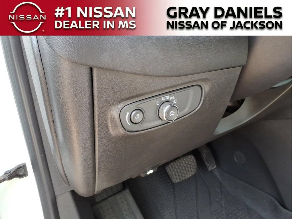 Used 2020 Chevrolet Equinox LS w/ LS Convenience Package FWD image 12