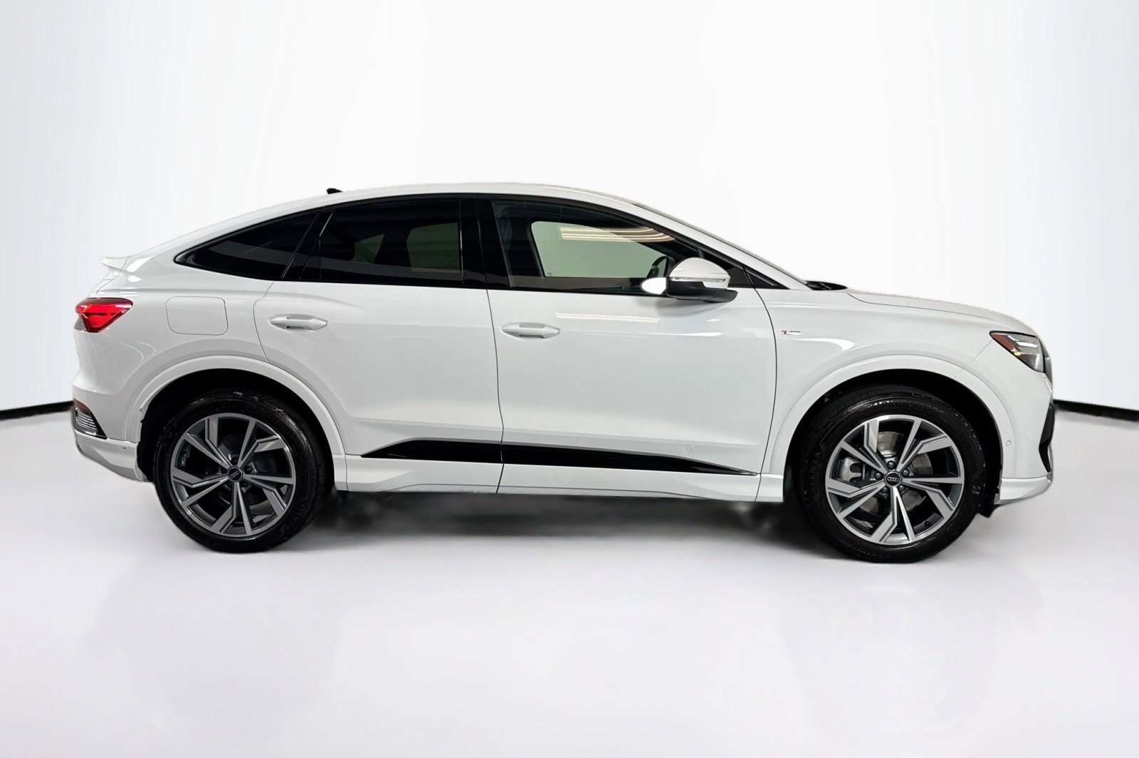 Used 2023 Audi Q4 e-tron Prestige w/ Black Optic Package AWD/4WD image 4