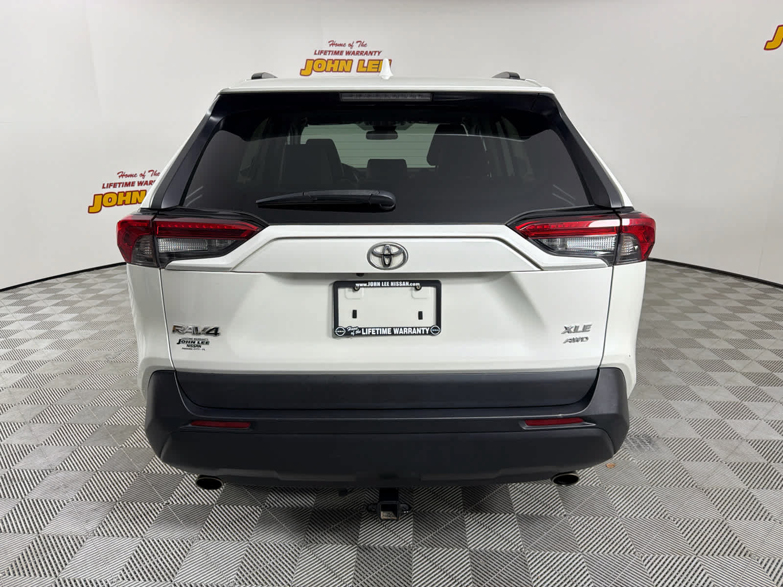 Used 2021 Toyota RAV4 XLE Premium AWD/4WD image 4