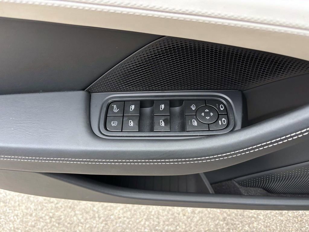 Used 2025 Porsche Panamera 4 image 24