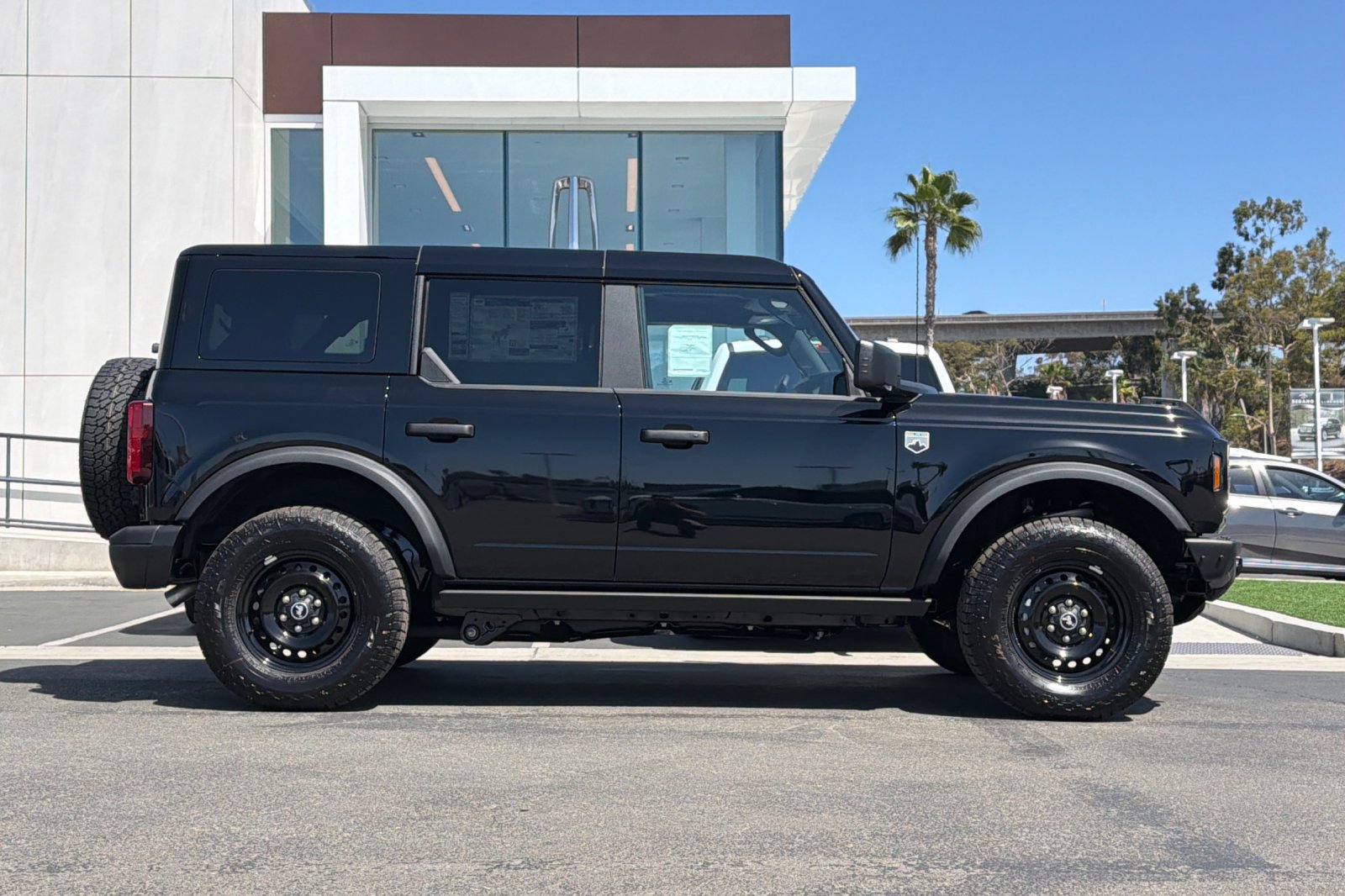 New 2026 Ford Bronco Big Bend w/ Black Diamond Package AWD/4WD image 2