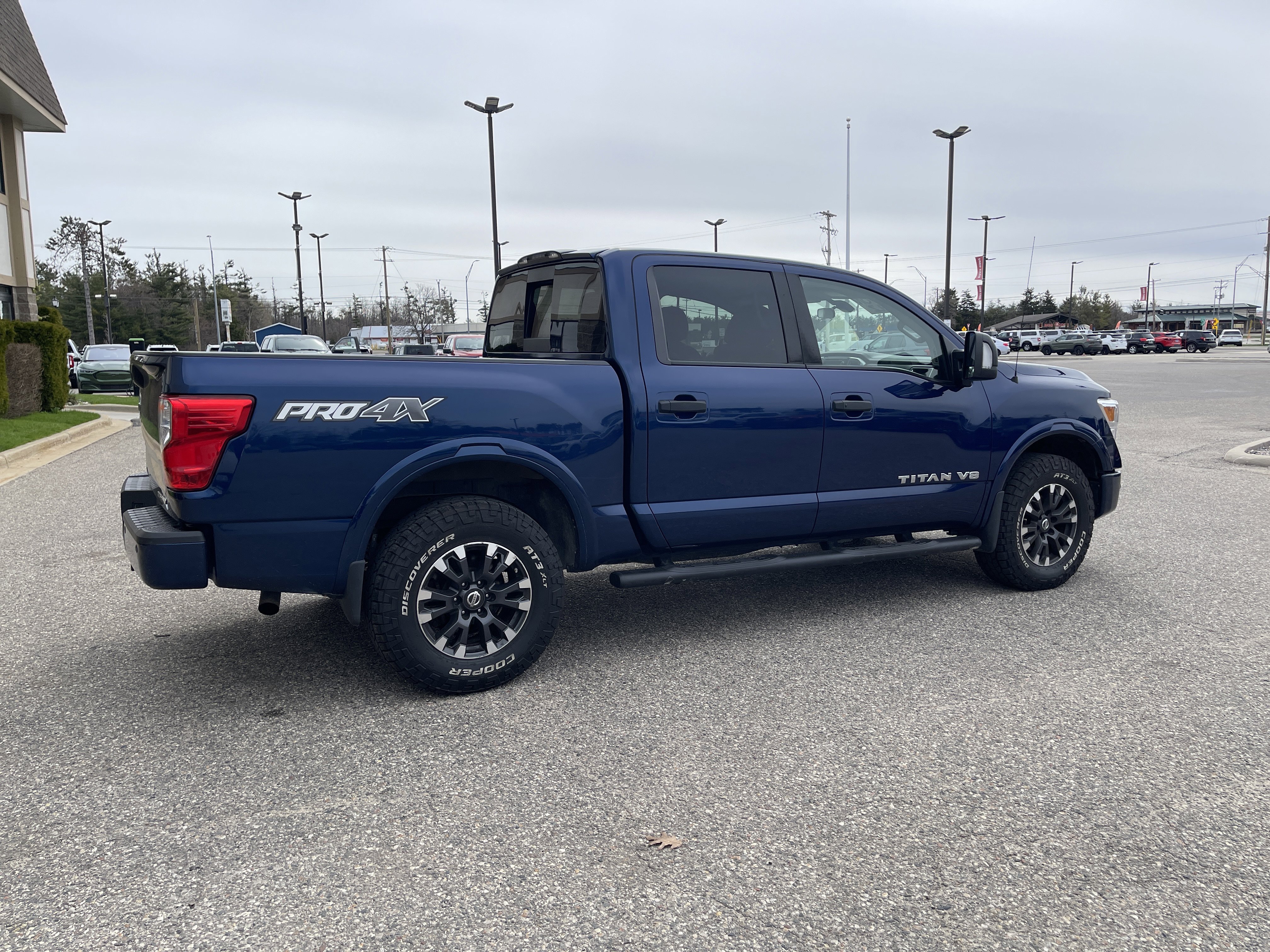 Used 2018 Nissan Titan PRO-4X AWD/4WD image 4