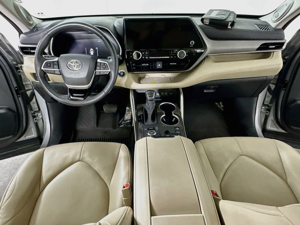 Used 2023 Toyota Highlander Limited AWD/4WD image 17