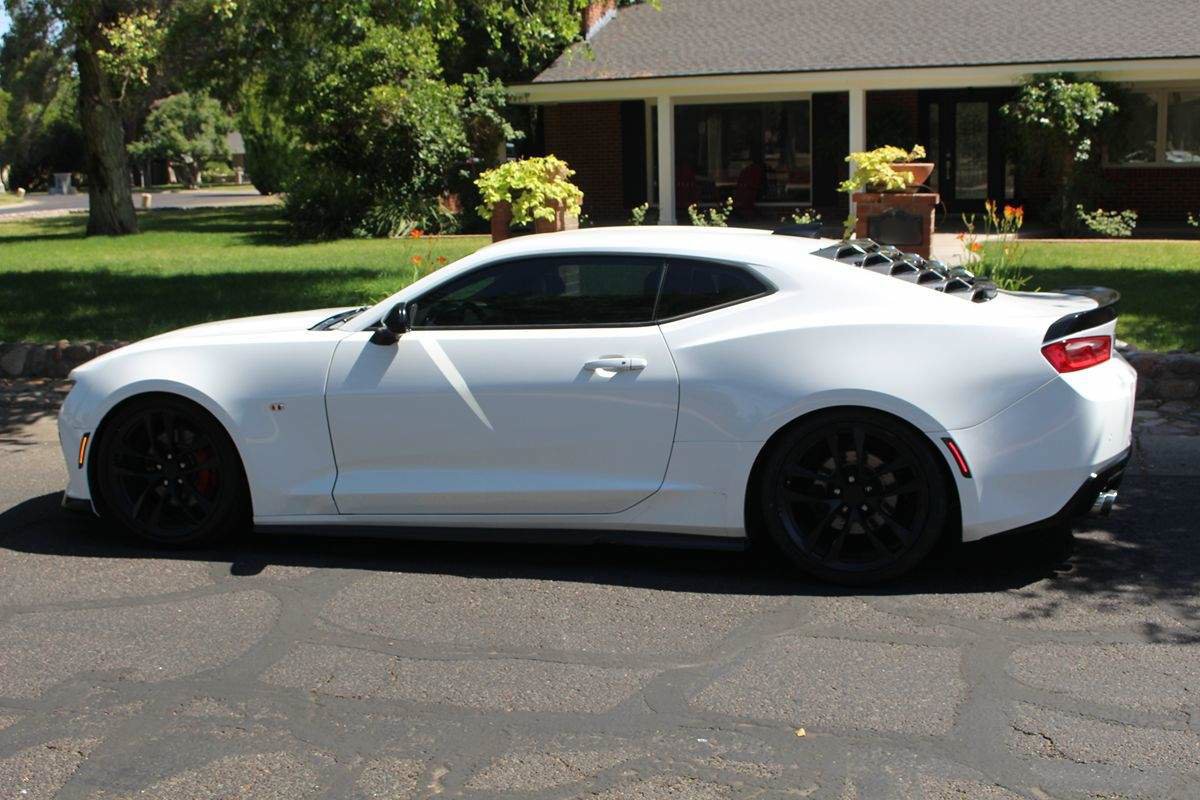 Used 2017 Chevrolet Camaro LT RWD image 40