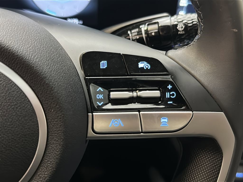 Certified 2025 Hyundai Elantra Limited image 22