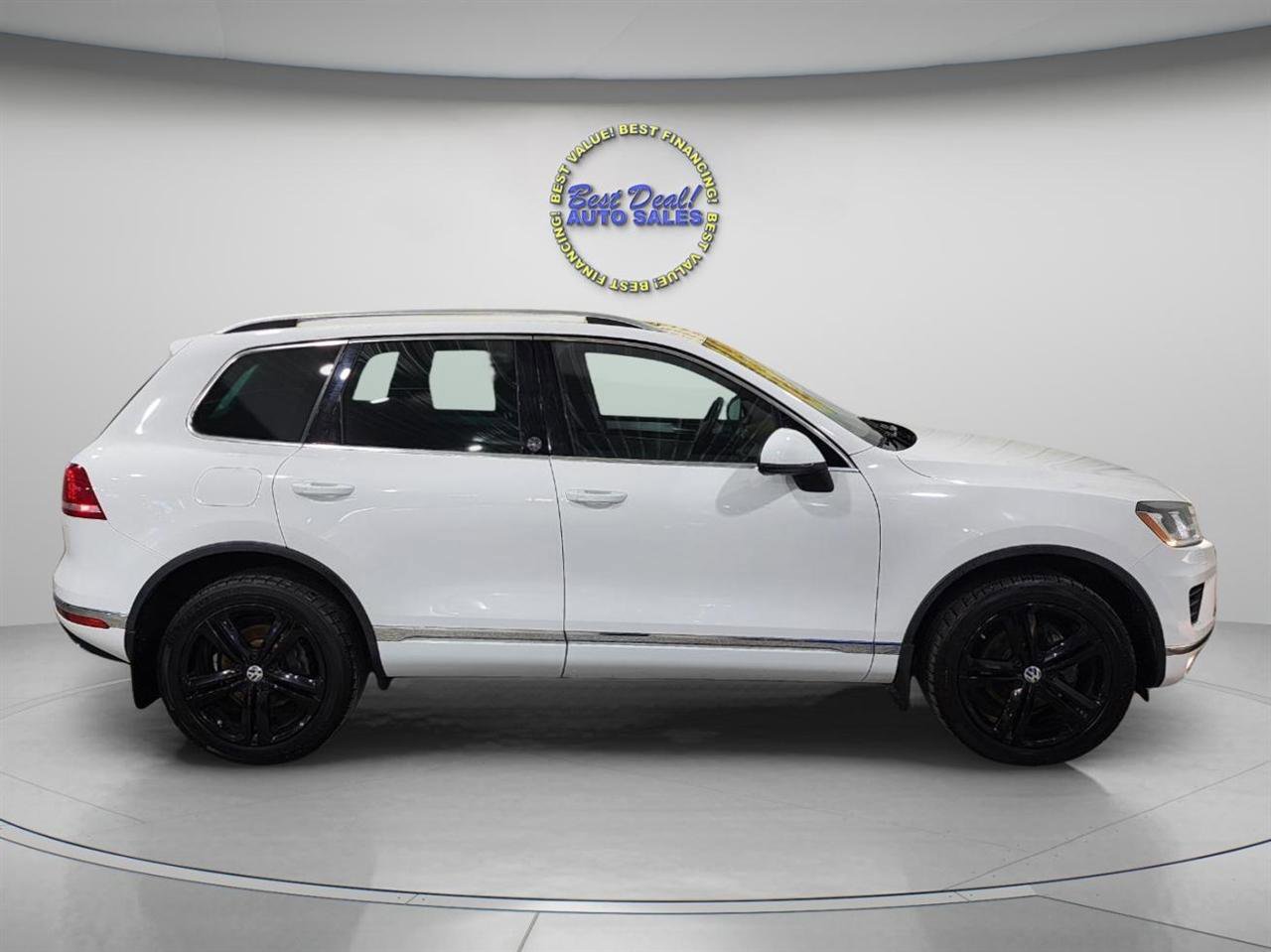 Used 2017 Volkswagen Touareg Wolfsburg Edition AWD/4WD image 7