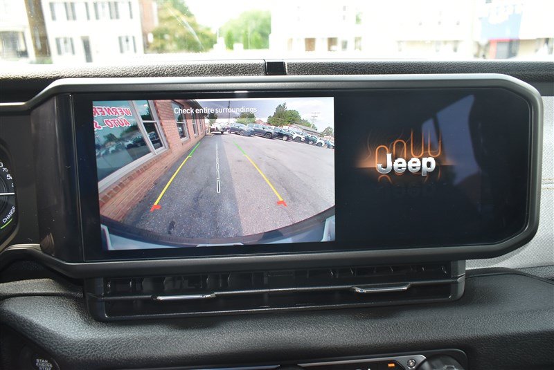 Used 2024 Jeep Wrangler Unlimited w/ Convenience Group AWD/4WD image 15