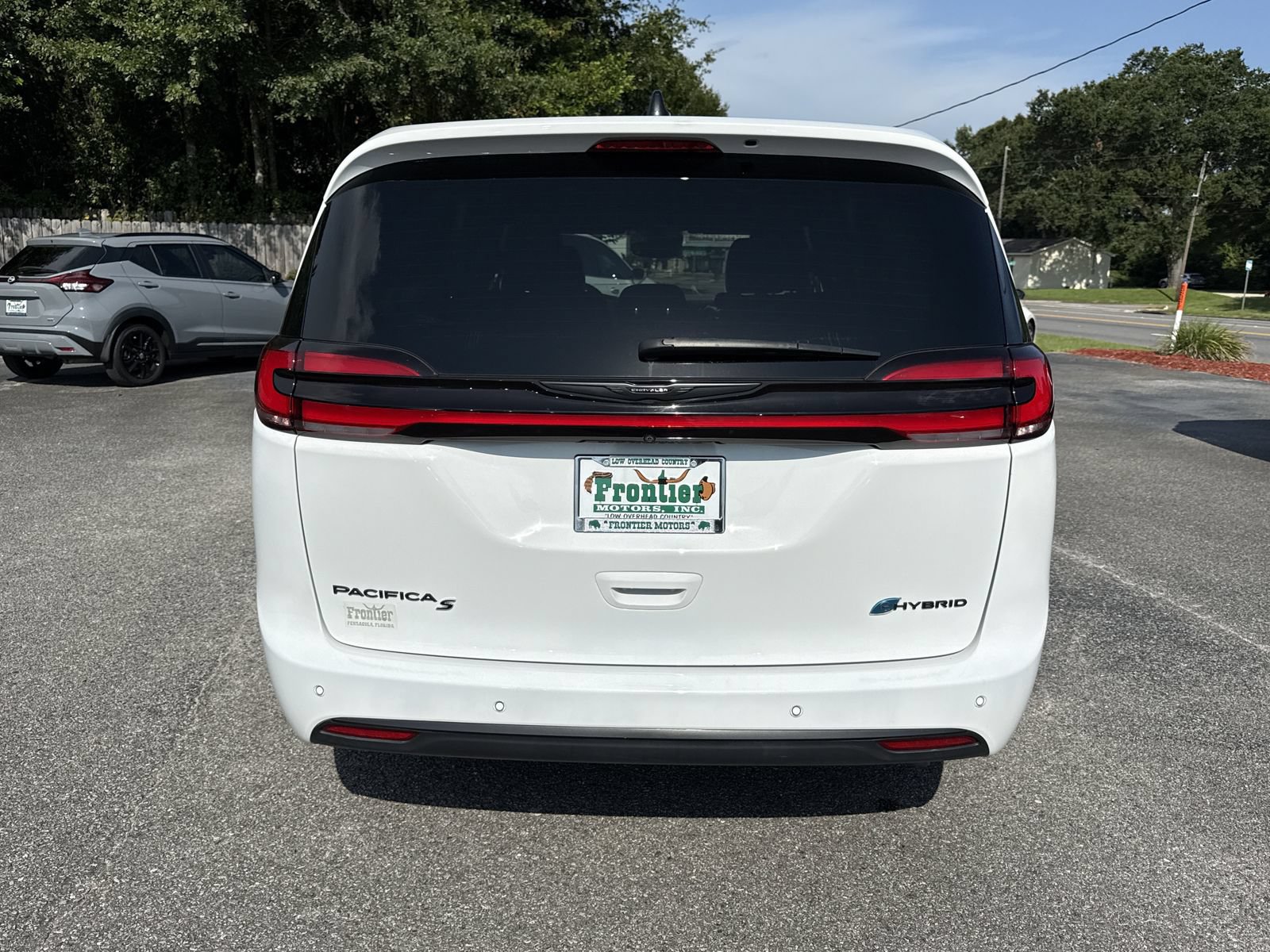 Used 2024 Chrysler Pacifica Limited FWD image 4