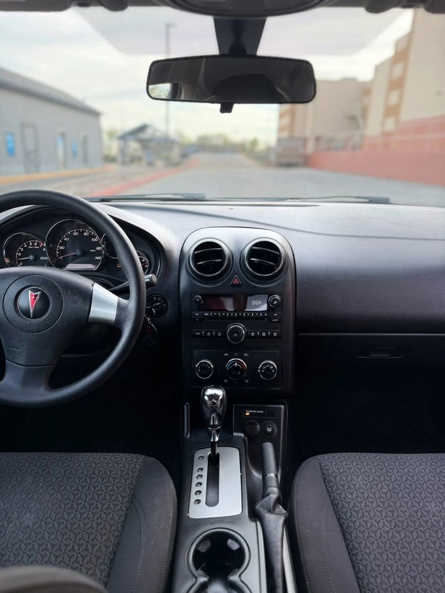 Used 2010 Pontiac G6 Sedan 4D image 24