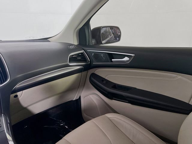 Used 2020 Ford Edge Titanium image 22