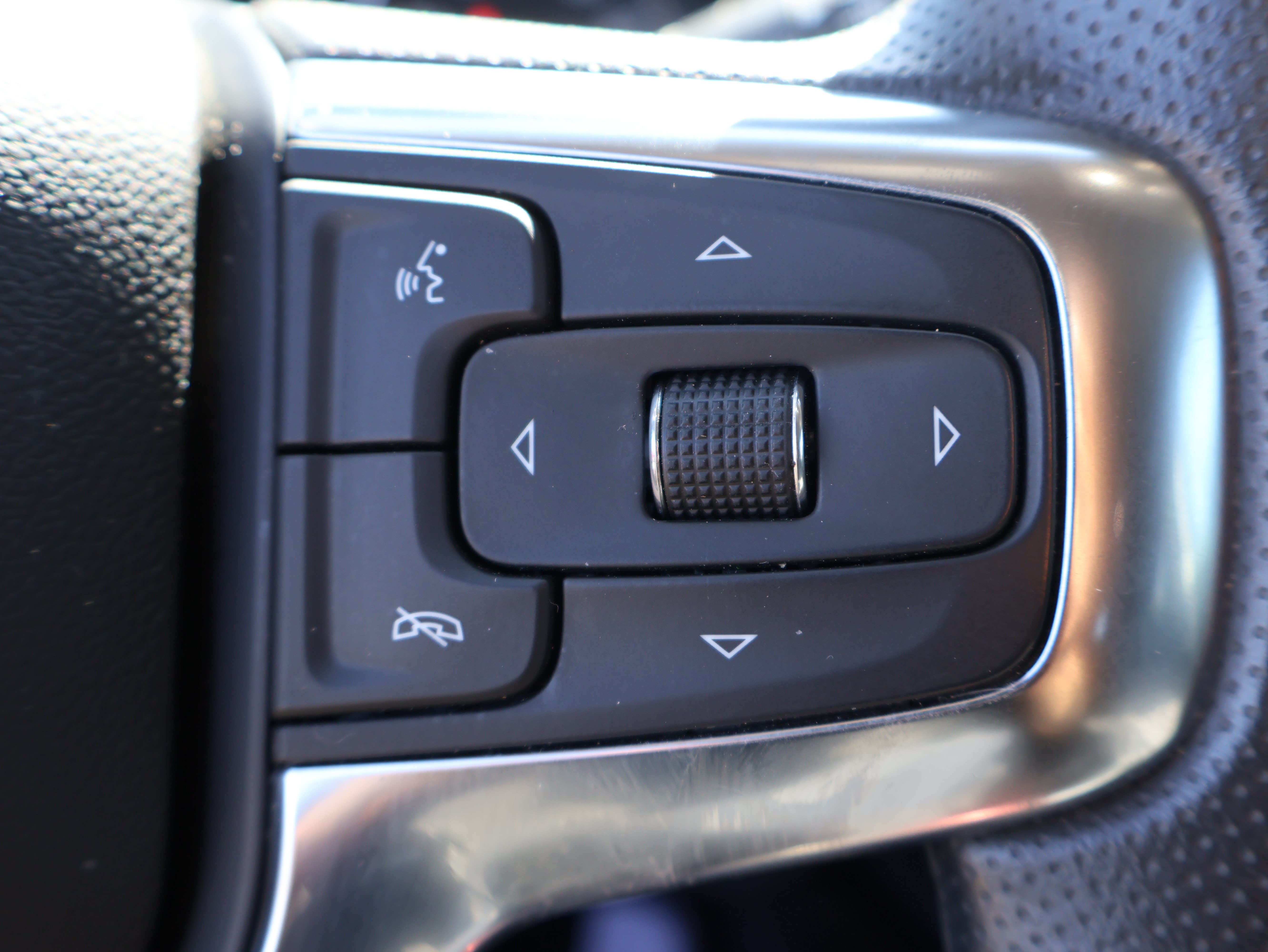 Used 2025 Chevrolet Blazer LT AWD/4WD image 29