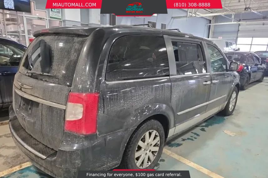 Used 2016 Chrysler Town & Country Touring w/ Driver Convenience Group image 4