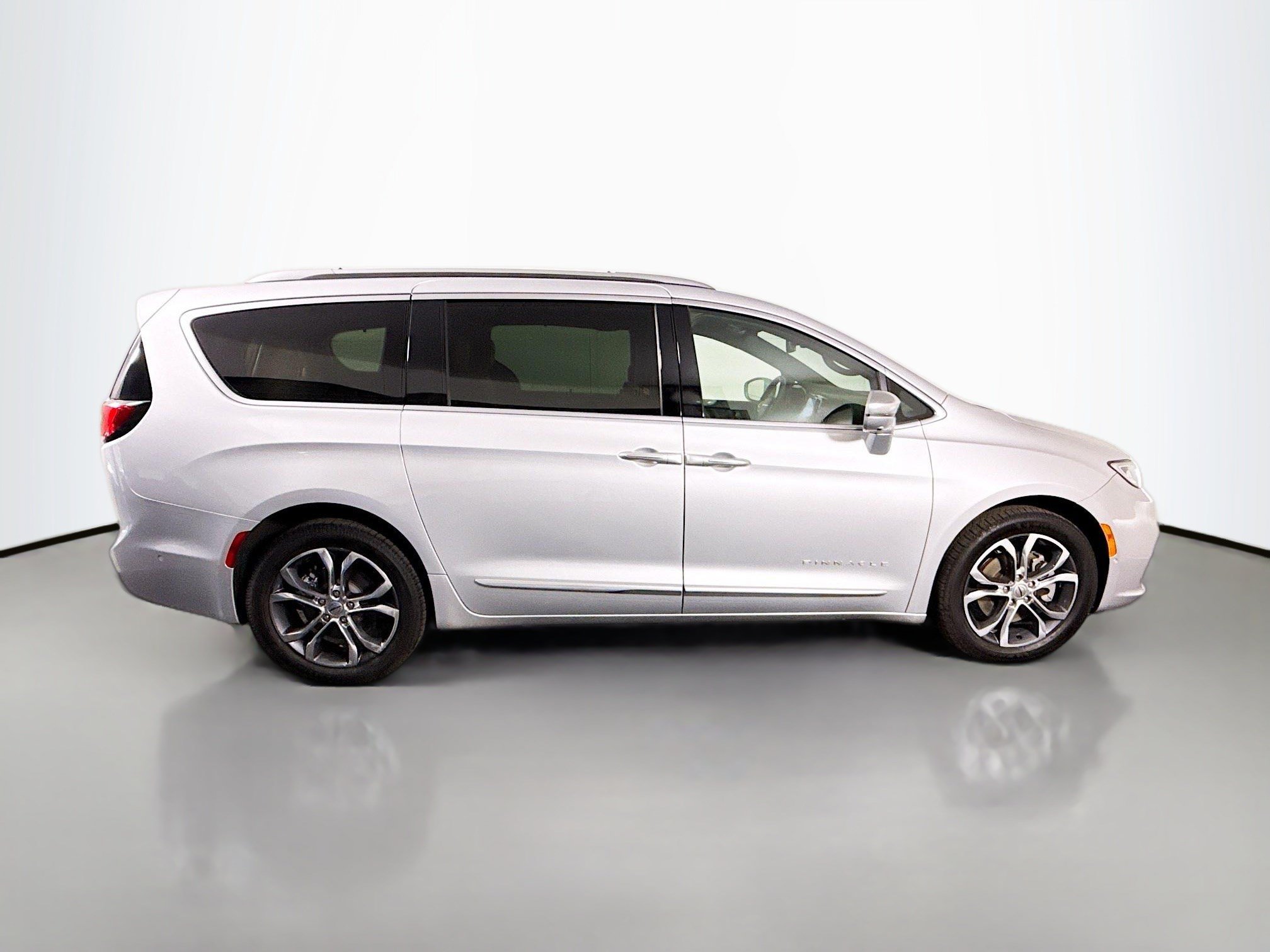 Used 2022 Chrysler Pacifica Pinnacle AWD/4WD image 11