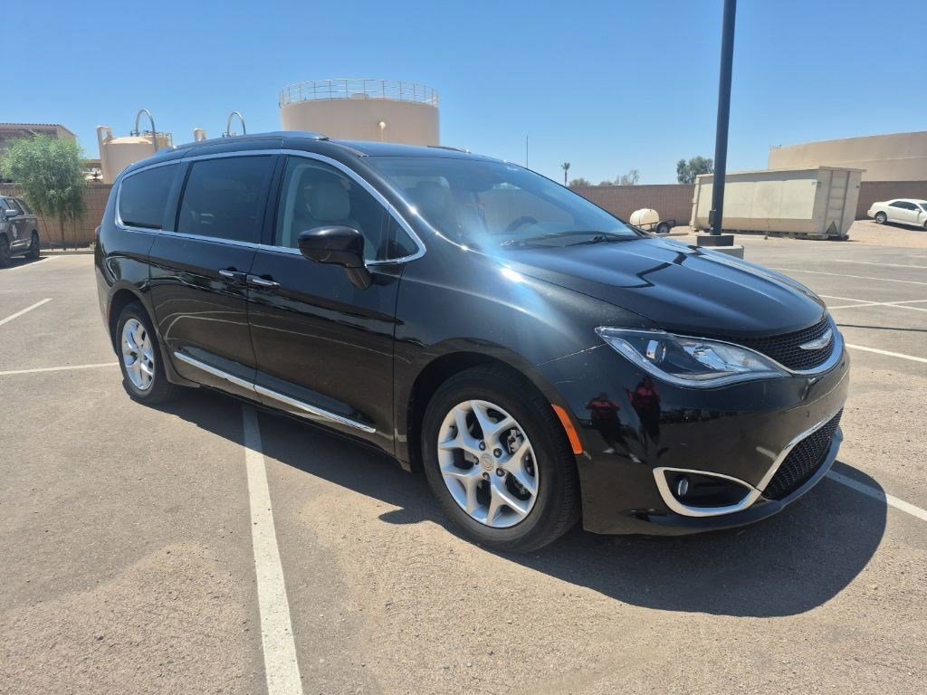 Used 2020 Chrysler Pacifica Touring-L Plus w/ Tire & Wheel Group FWD image 5