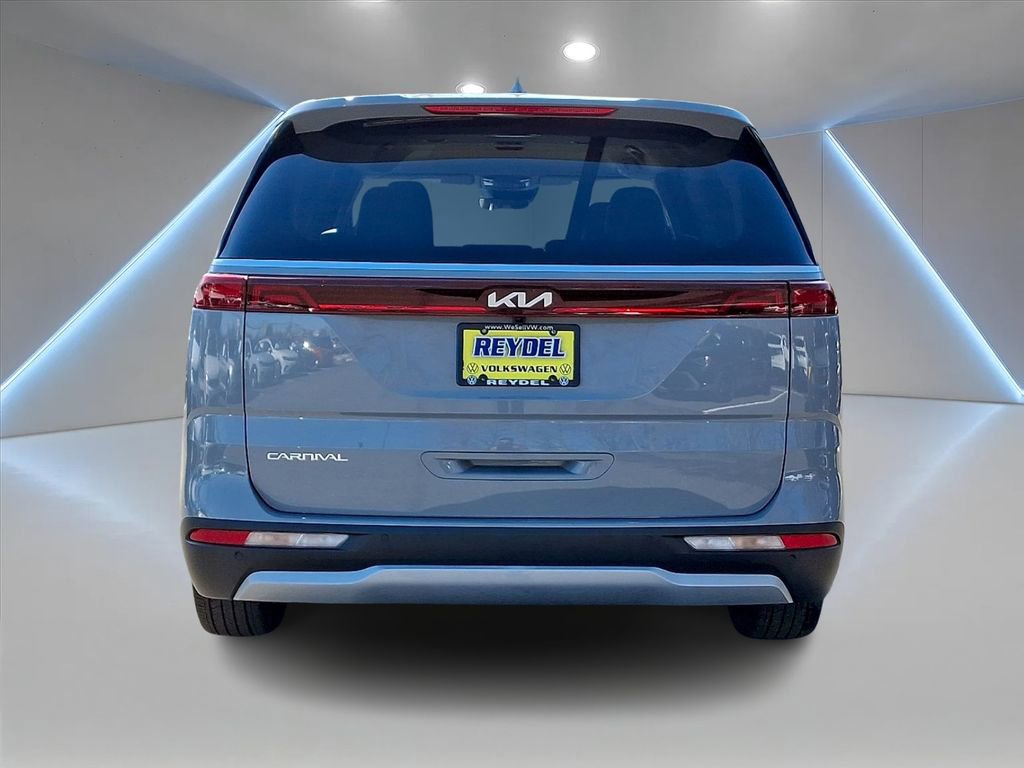 Used 2023 Kia Carnival EX image 6