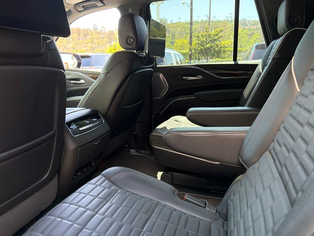 Used 2023 Cadillac Escalade Sport Platinum w/ LPO, ONYX Package AWD/4WD image 6