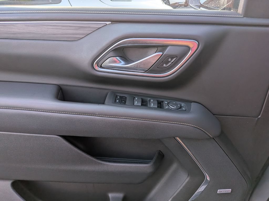 Used 2021 GMC Yukon SLT w/ SLT Premium Package AWD/4WD image 9