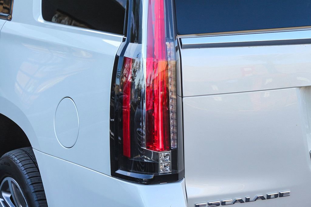 Used 2015 Cadillac Escalade Premium image 11