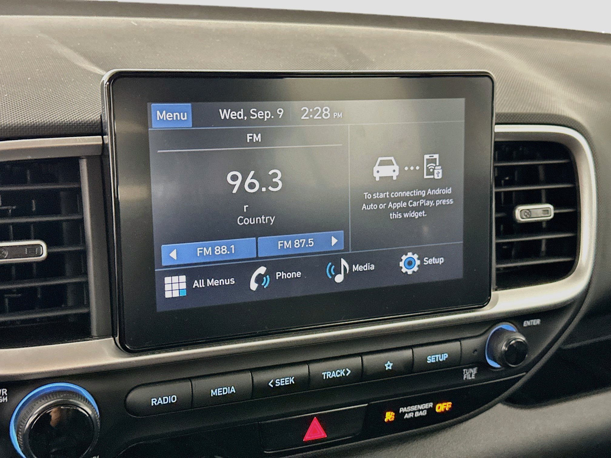 Used 2025 Hyundai Venue SEL FWD image 21