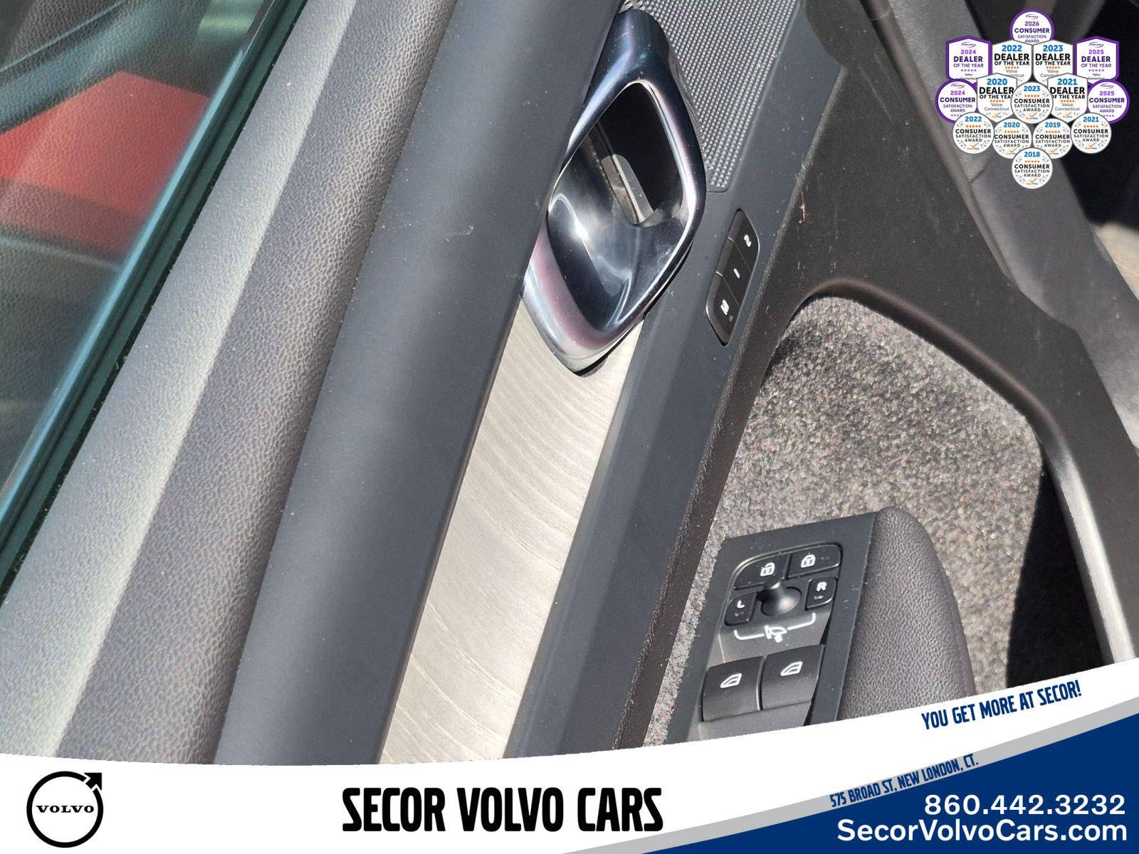Used 2024 Volvo XC40 B5 Plus w/ Protection Package Premier AWD/4WD image 12