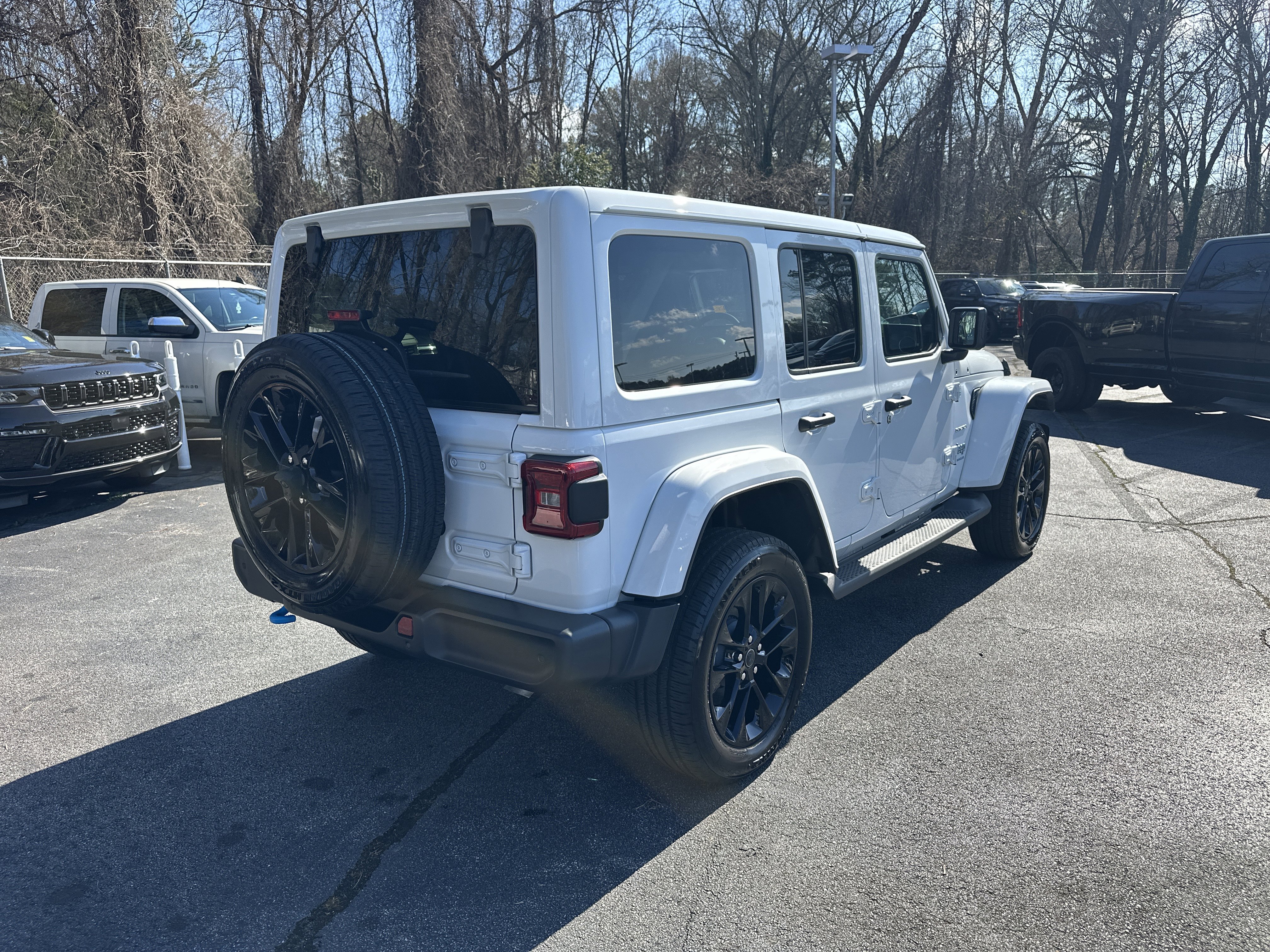 Used 2024 Jeep Wrangler Sahara w/ Technology Group image 9