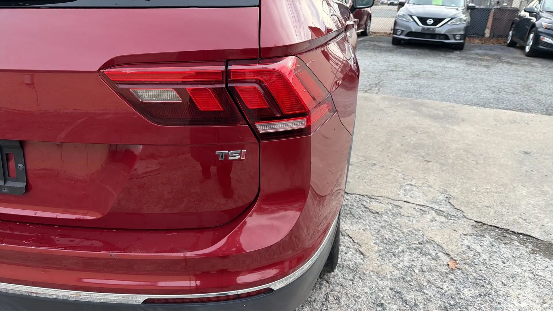 Used 2018 Volkswagen Tiguan SEL FWD image 13