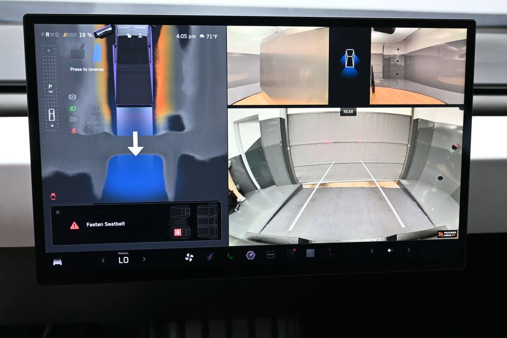 Used 2024 Tesla Cybertruck AWD Crew Cab image 21
