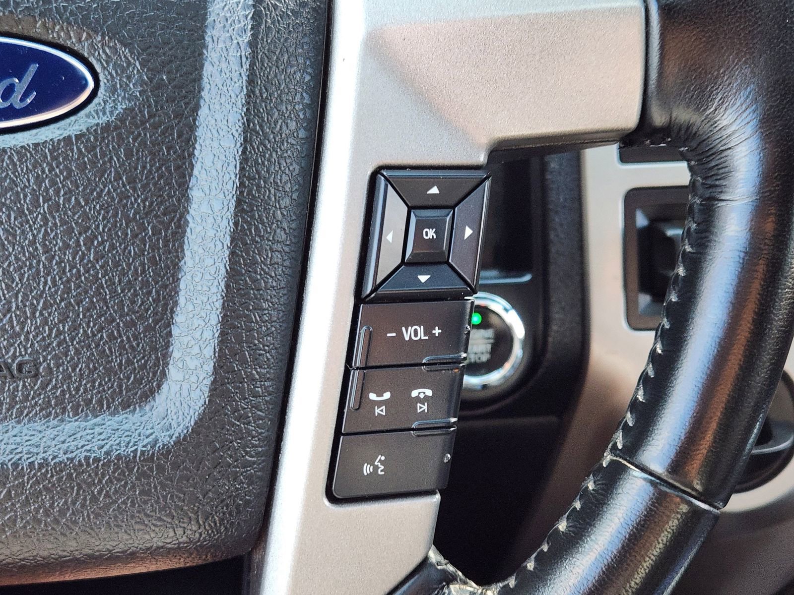 Used 2016 Ford Expedition Limited w/ Equipment Group 301A image 32