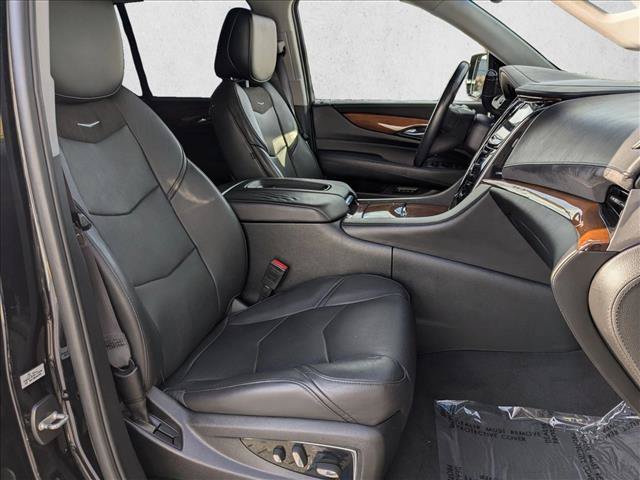 Used 2016 Cadillac Escalade Luxury AWD/4WD image 26