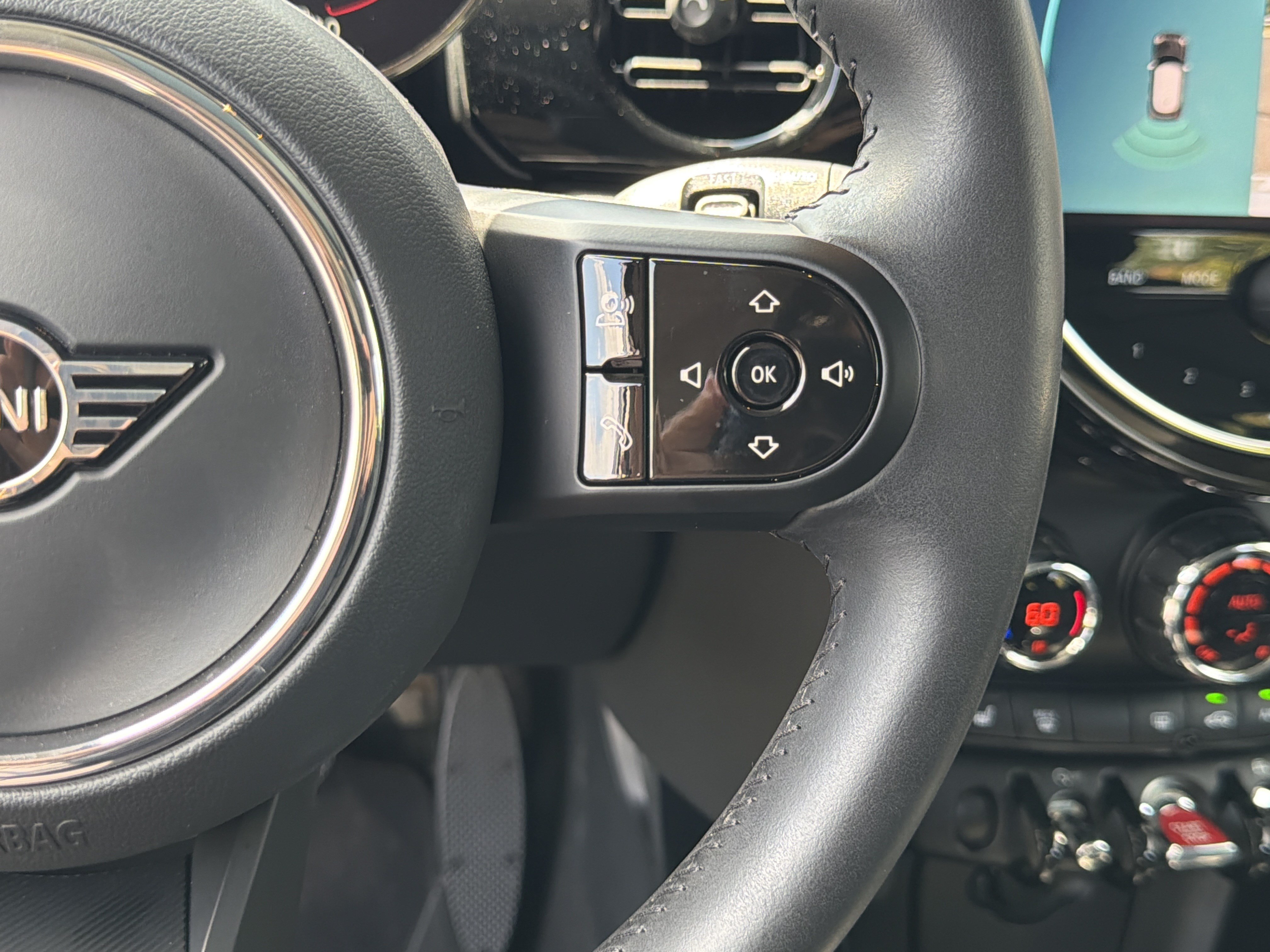 Used 2024 MINI Cooper 4-Door Hardtop FWD image 30