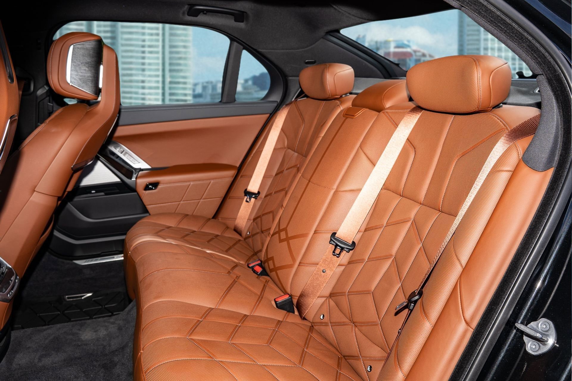 Used 2023 BMW 740i w/ Executive Package image 17