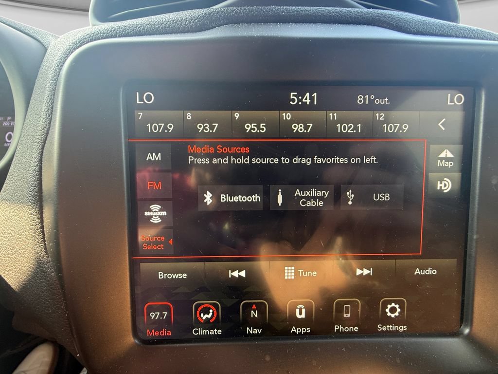 Used 2023 Jeep Renegade Latitude AWD/4WD image 24