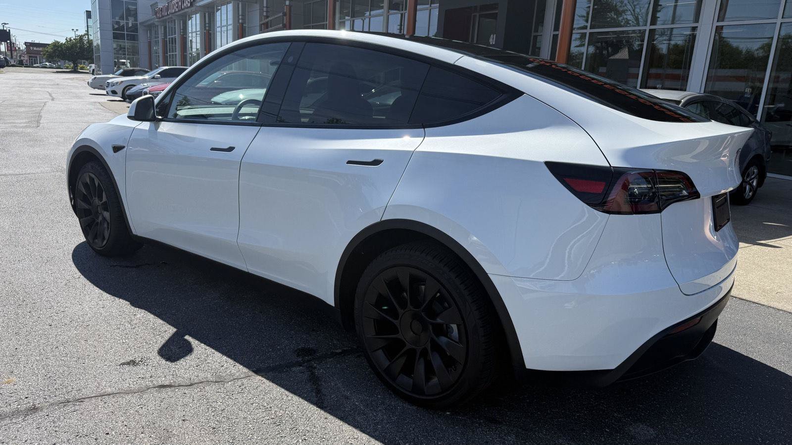 Used 2023 Tesla Model Y Long Range AWD/4WD image 10