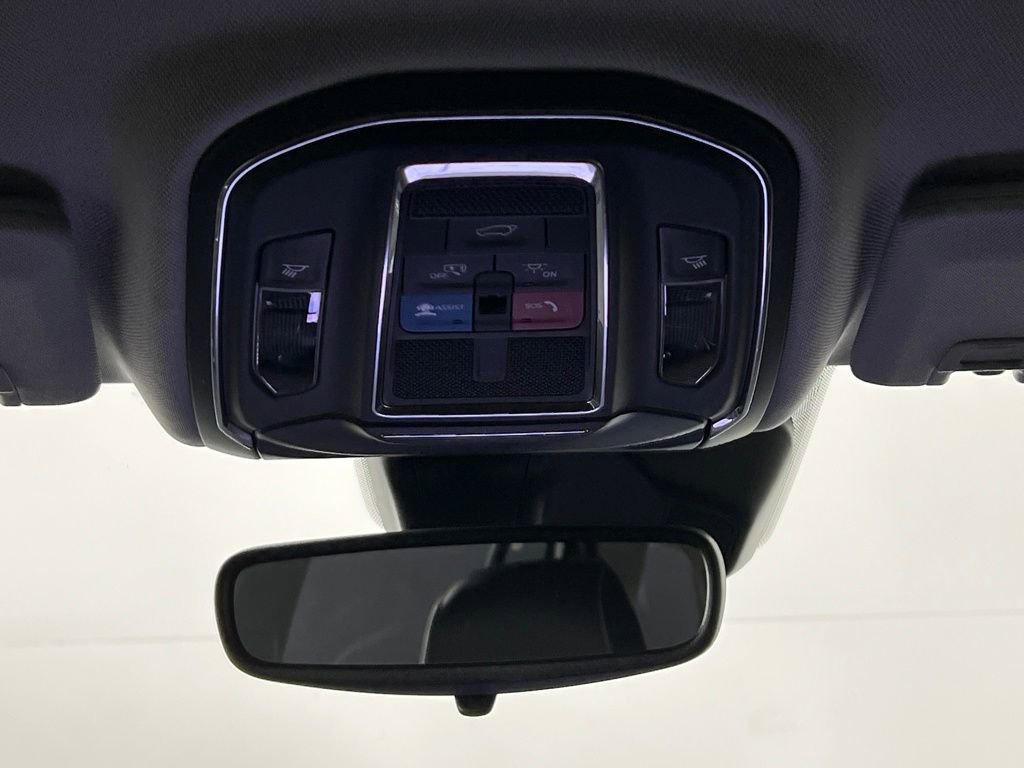 Used 2024 Jeep Grand Cherokee Limited w/ Black Appearance Package image 25