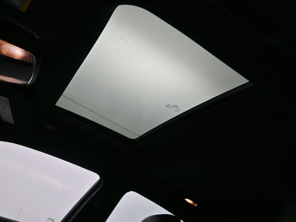 Used 2022 Dodge Charger SXT w/ Leather Interior Group image 23