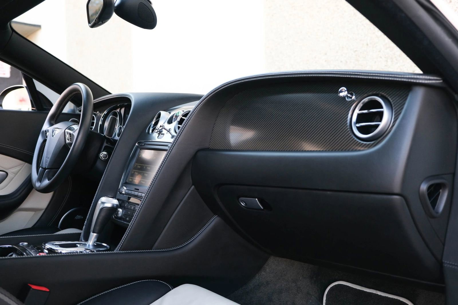 Used 2015 Bentley Continental GT V8 S image 28