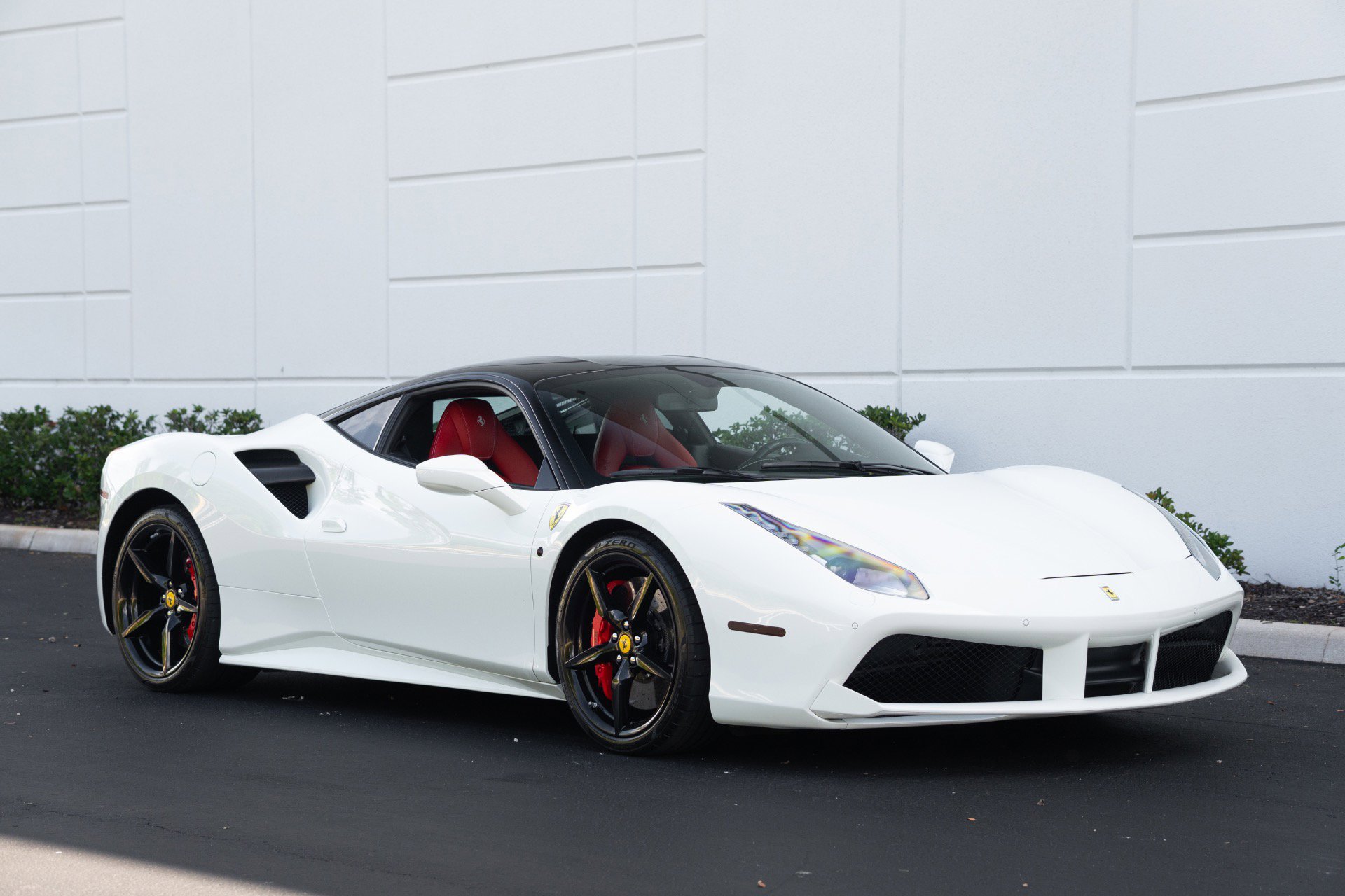 Used 2017 Ferrari 488 GTB RWD image 3
