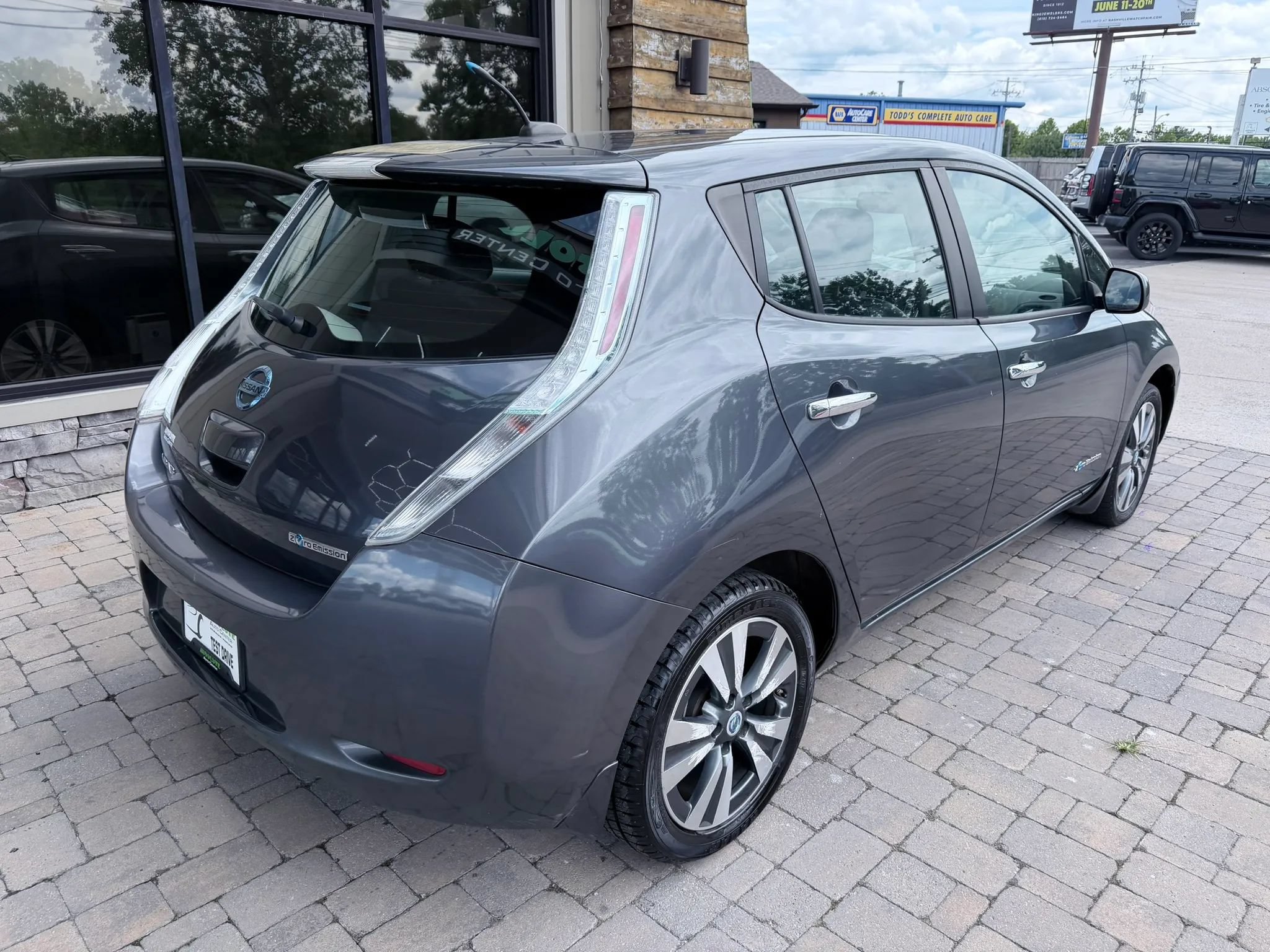 Used 2013 Nissan Leaf SL FWD image 12
