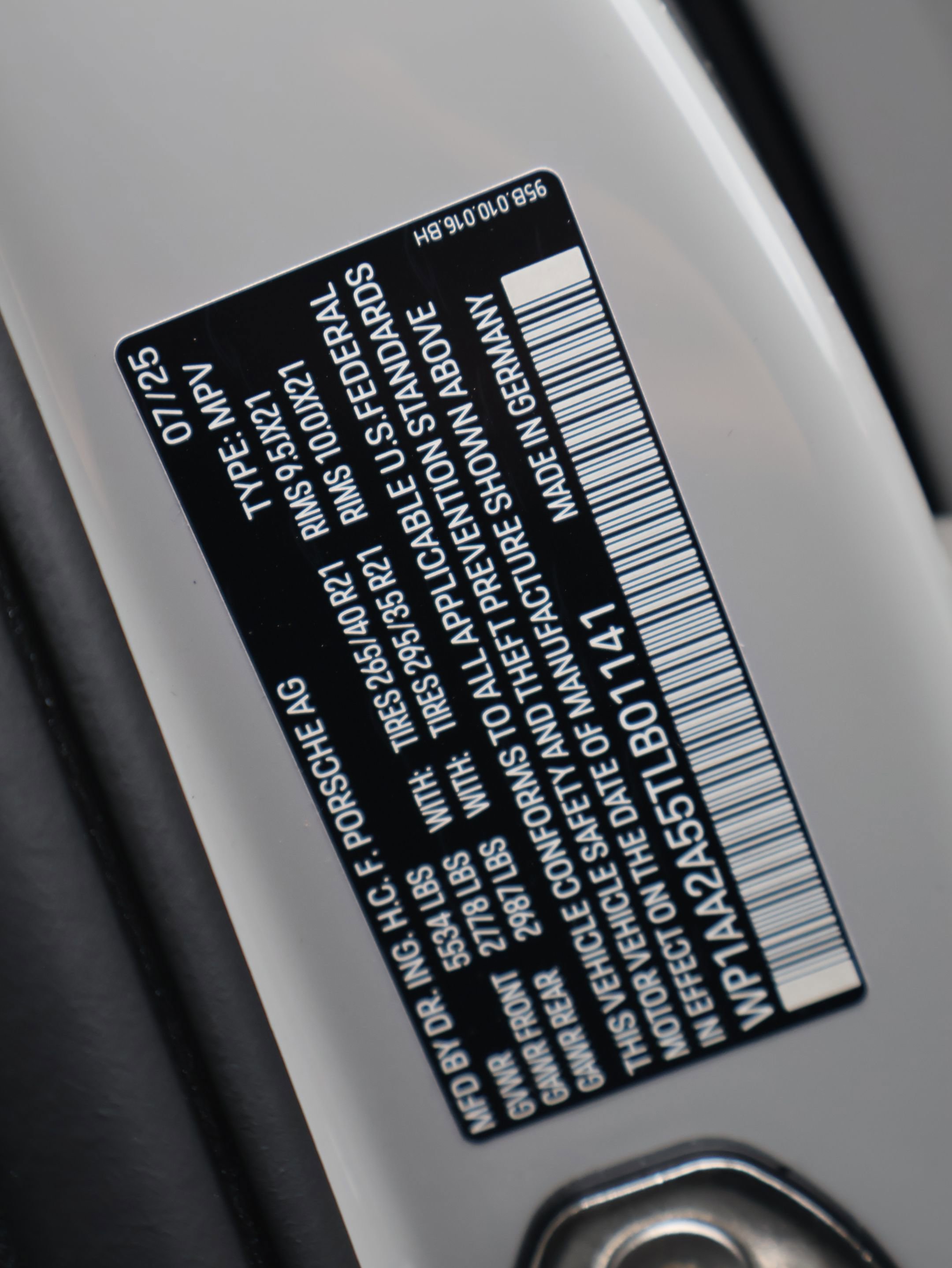 Certified 2026 Porsche Macan AWD/4WD image 32