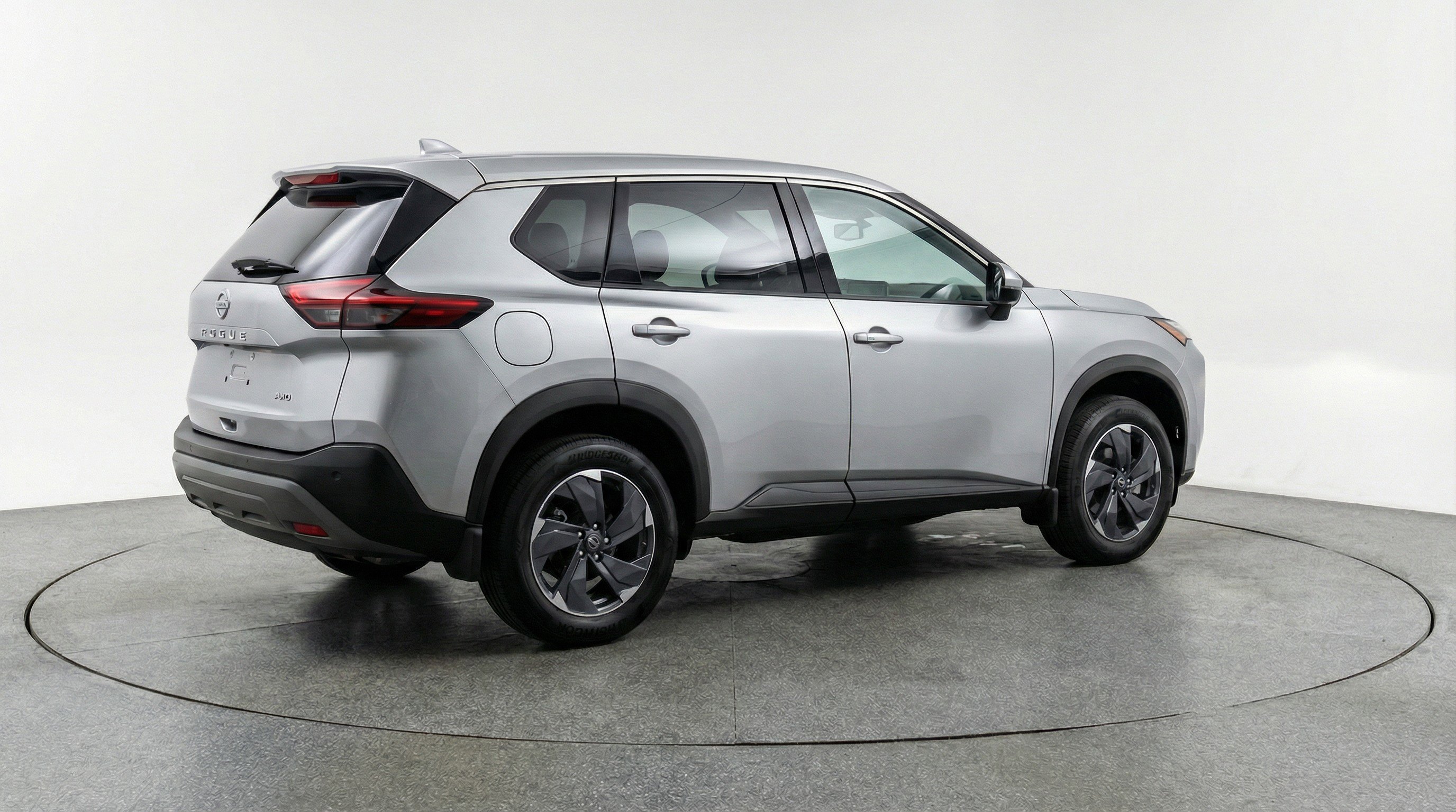 Used 2025 Nissan Rogue SV image 9