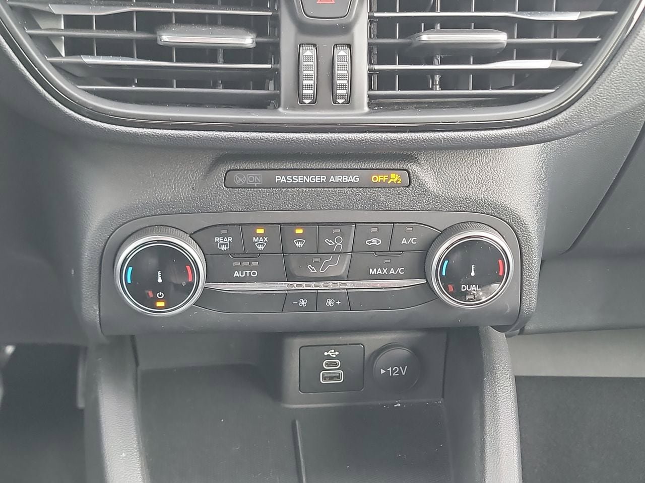 Used 2025 Ford Escape ST-Line image 18