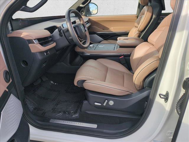 Used 2025 Lincoln Navigator Black Label image 17