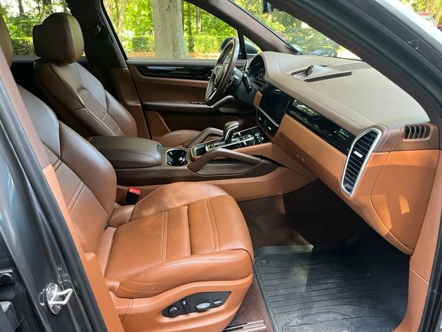 Used 2023 Porsche Cayenne AWD/4WD image 11
