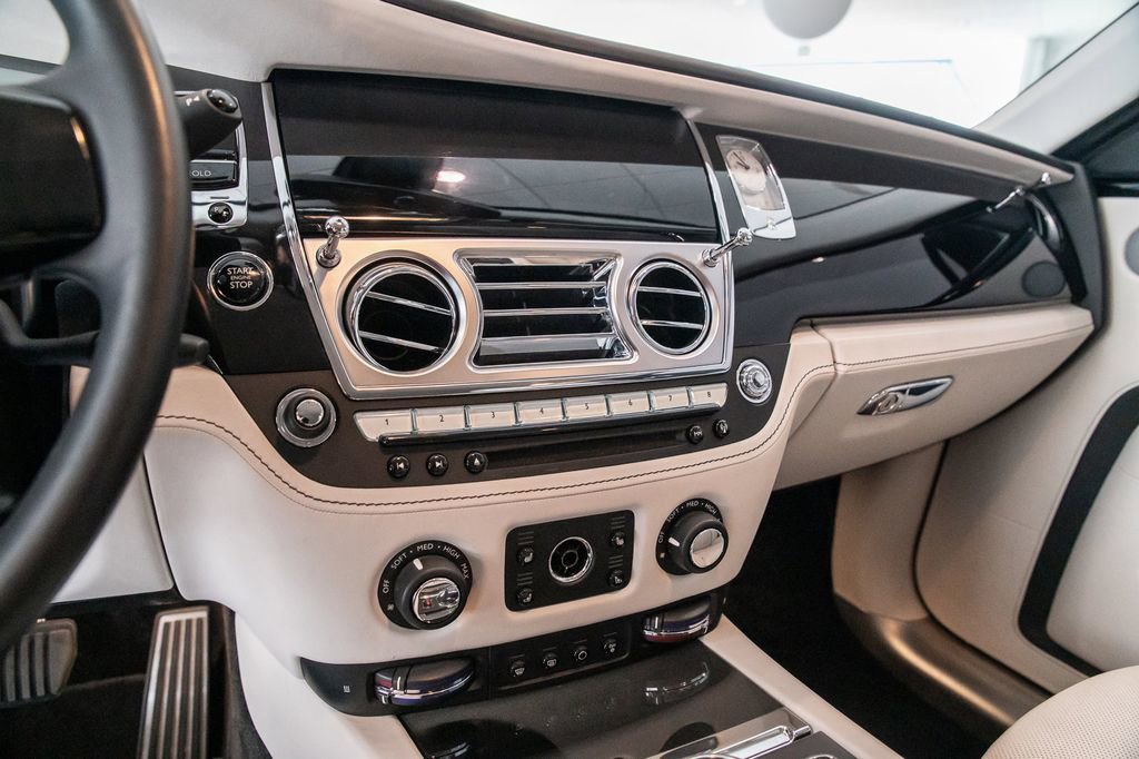 Used 2018 Rolls-Royce Ghost image 30