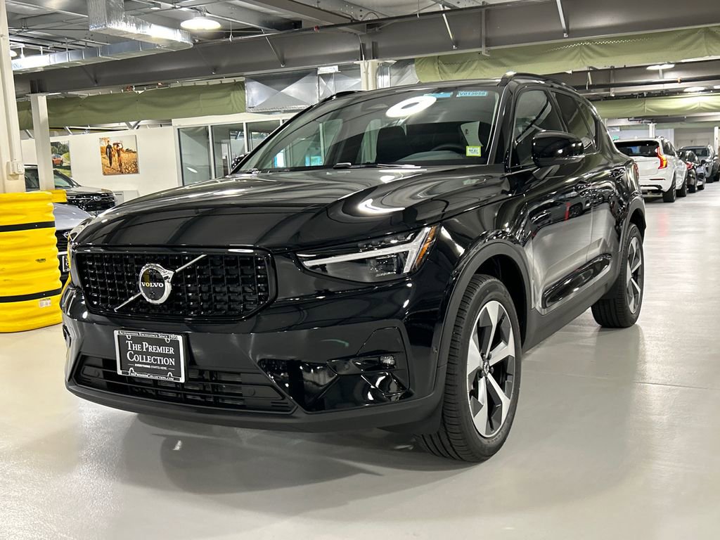 New 2026 Volvo XC40 B5 Plus w/ Climate Package AWD/4WD image 5