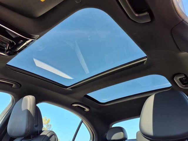 Used 2025 Mercedes-Benz C 300 4MATIC Sedan image 15