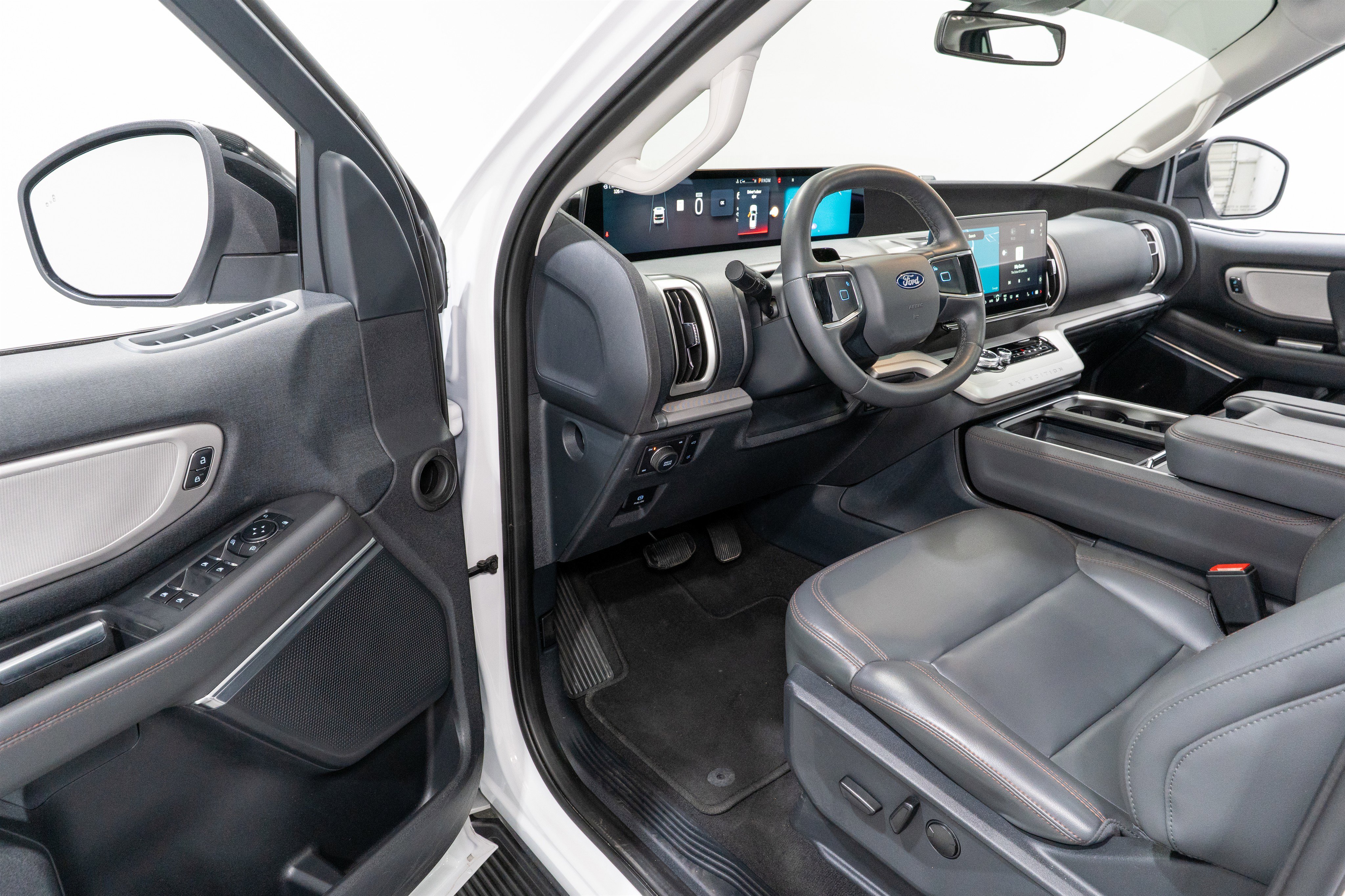 Used 2025 Ford Expedition Active AWD/4WD image 12